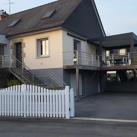 Au Village Homestay *